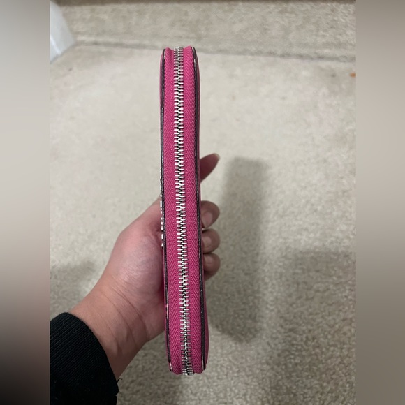 Authentic MK wallet - Picture 5 of 8